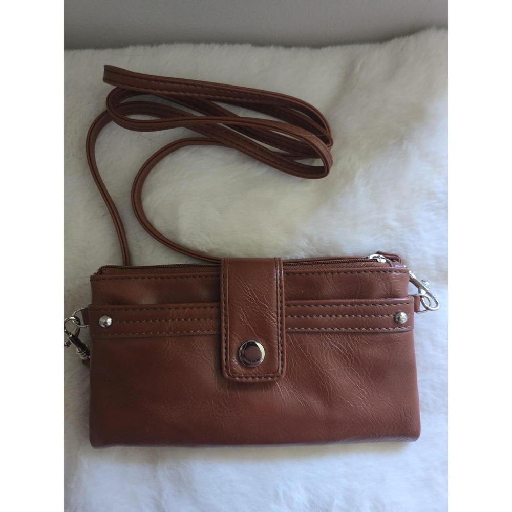 Relic Brown Leather Crossbody Wallet Wristlet 1A Zipper Pocket Adjustable Strap